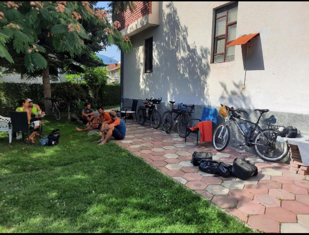 Bus Station Hostel Peje Exterior photo